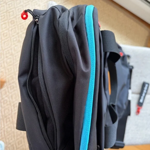 NWT Sherpani Tote Backpack Camden Black with Colorful Accents - Picture 9 of 9